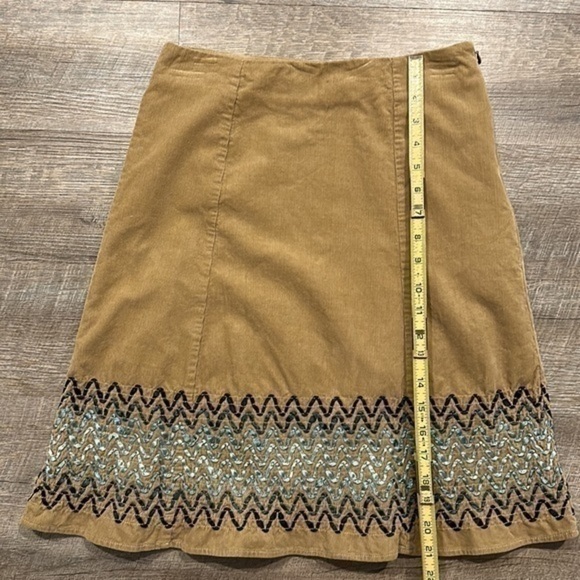 Boden khaki tan brown corduroy skirt with blue Rick rack detail size 8 - Picture 3 of 10